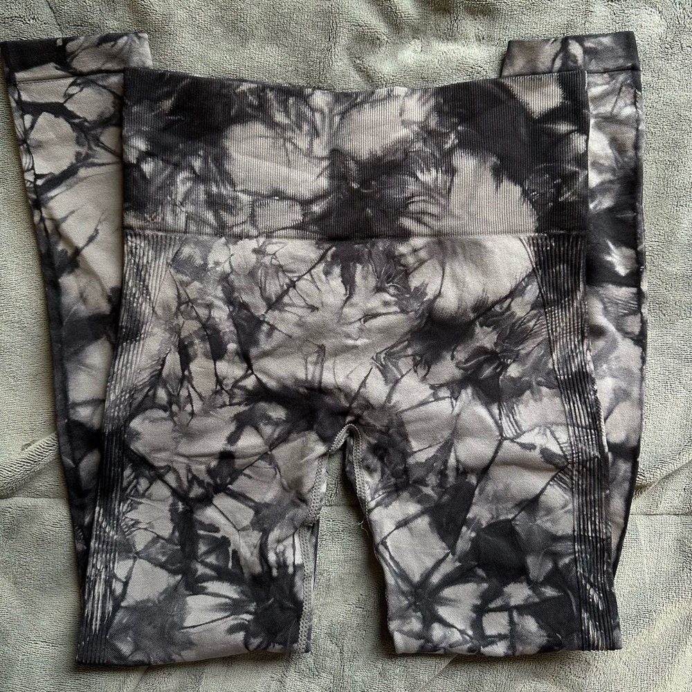 Grey and black gym leggings